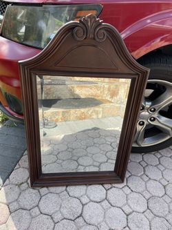 Wall Mirror (Solid wood) 22”W X 35”H X 2”D In Good Condition $10 Firm On Price