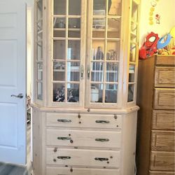 China cabinet  display and dresser