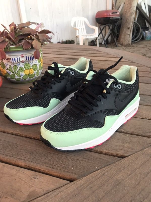 Air max 1 yeezys Sz 8 Yeezy