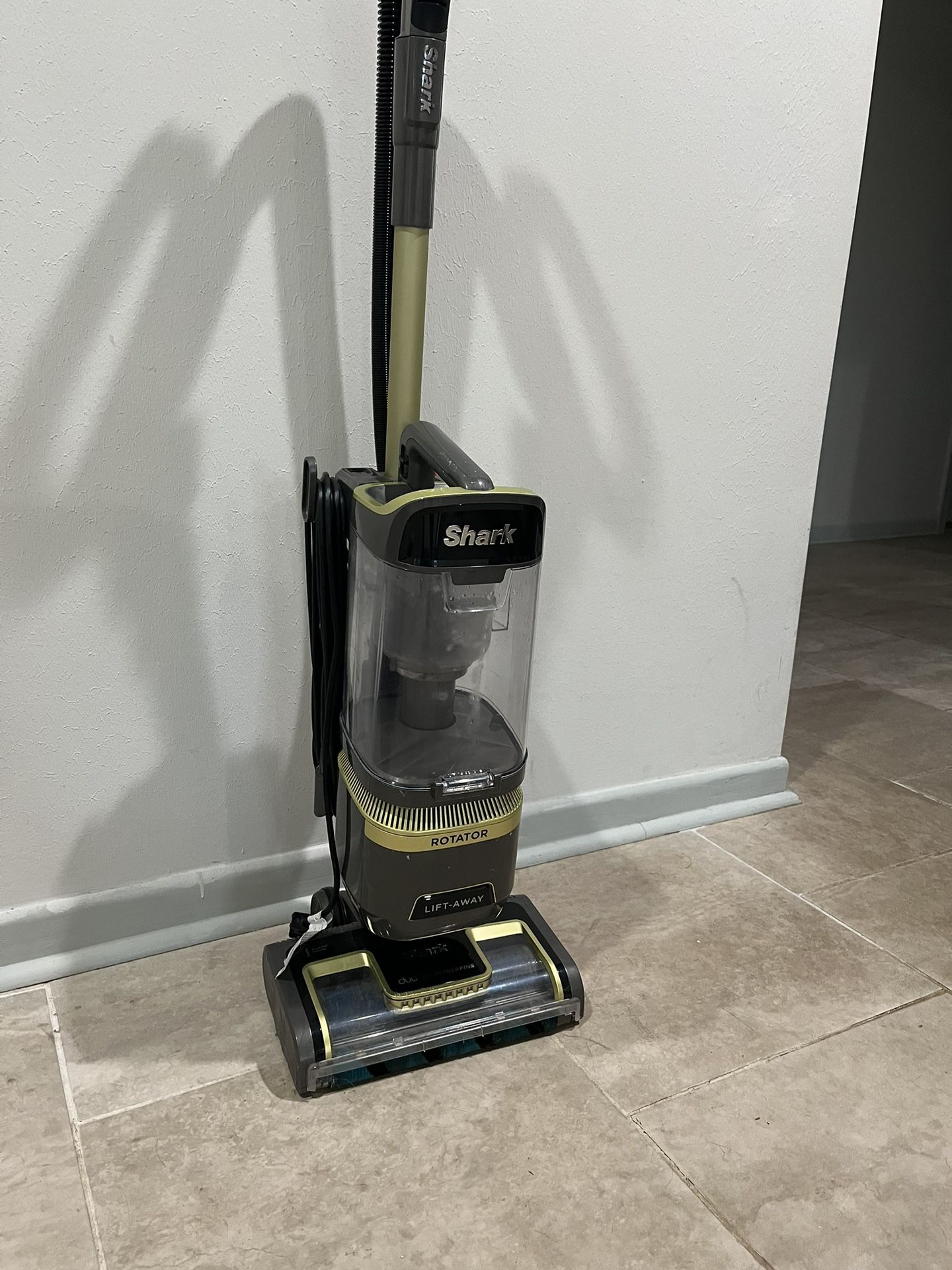 Shark Vacuum (Lift Away)