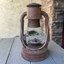 Vintage Rusty Red  Lantern Dietz No. 8 Air Pilot missing glass
