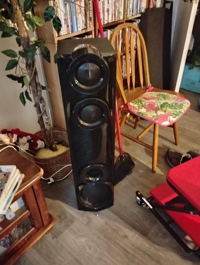 There are various LG Bodyguard models available, such as the LHD675BG (1000W, 4.2Ch) and LHD687BG (1250W, 4.2Ch).