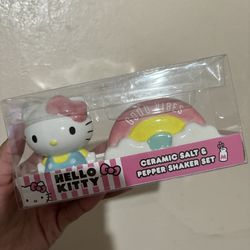 hello kitty salt & pepper shaker