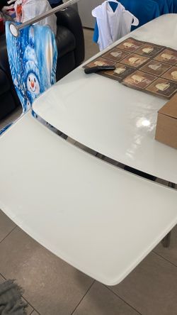 Table with 4 chairs
