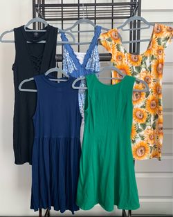 Size Small Women’s/Juniors’ Dresses