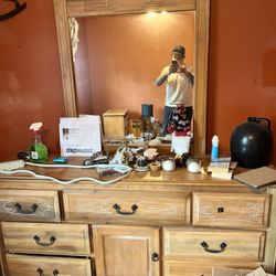 Pressure And Side Table Dresser