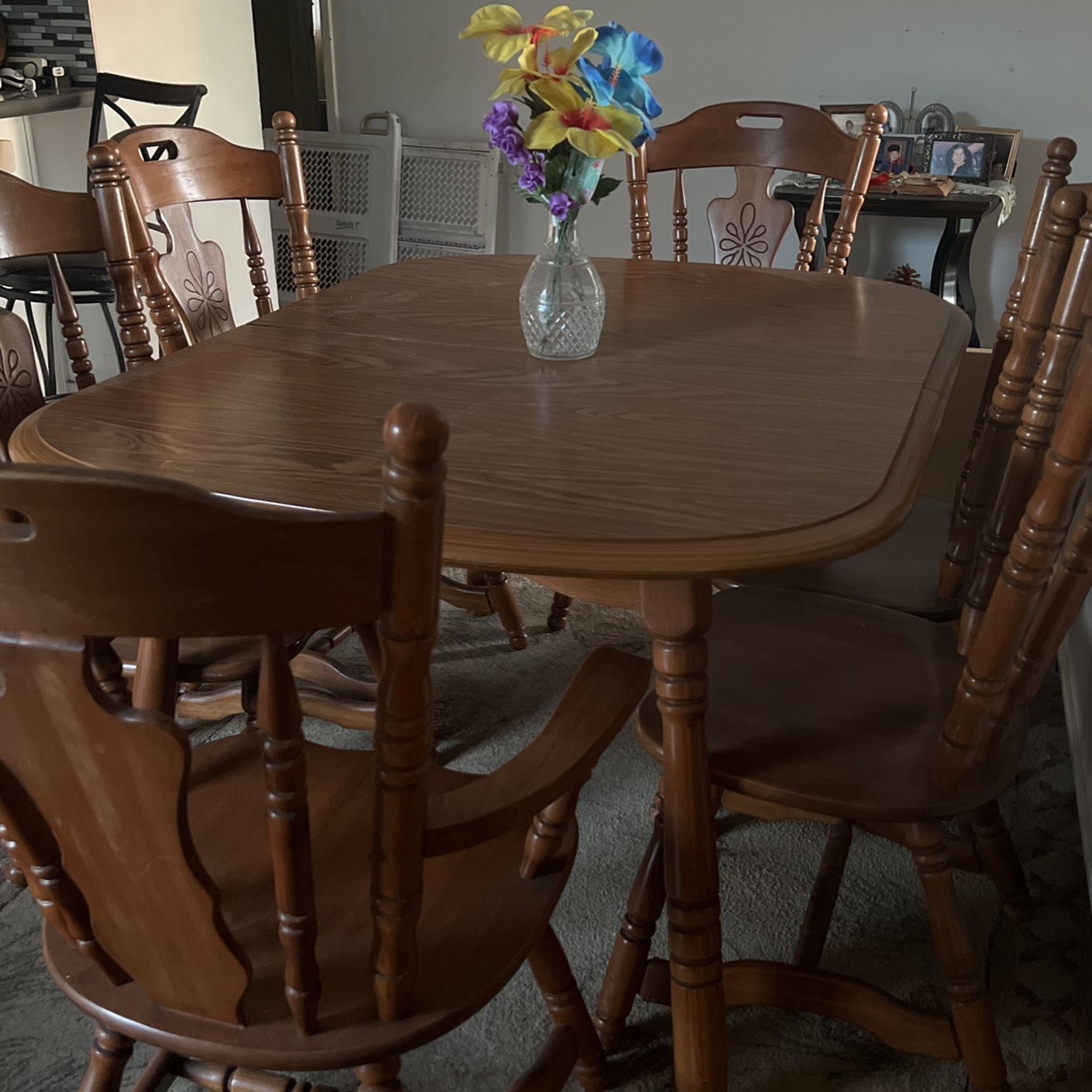 Beautiful Dining Room Table 4 Sale$$$. Must Go Sale !!!!