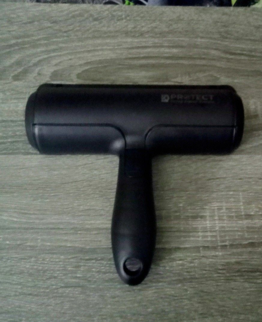 ROLLER PET HAIR REMOVER from UPHOLSTERY and CARPET