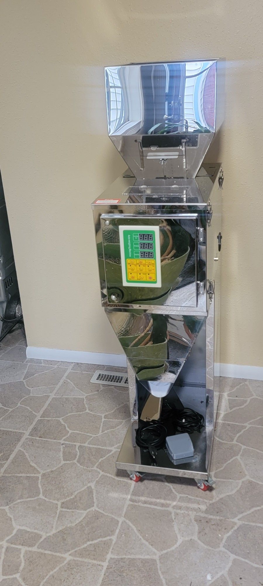 intelligent packaging machine, which is used for automatically weighing and filling materials