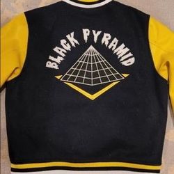 Black Pyramid Jacket 3xl Sleeves Are a Brownish Color