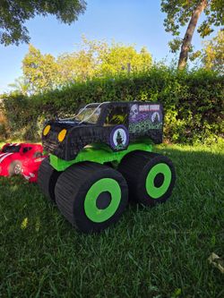 Glo's Custom Made Piñatas