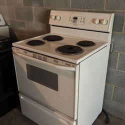 Maytag Coile, Stove Electric Very Good Condition