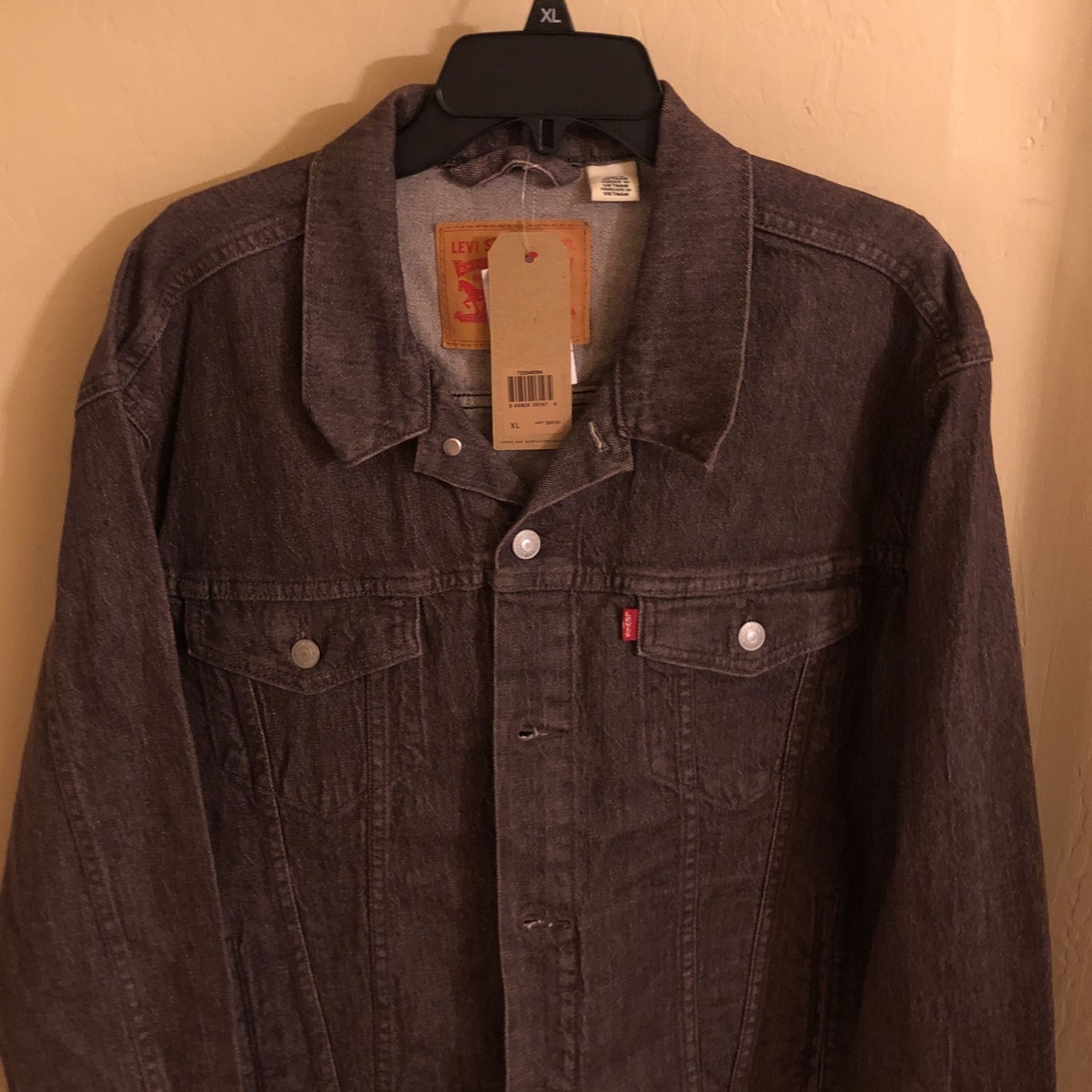Brand New Men’s Levi’s Denim Jacket Size XL