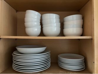 LOTS OF DISHWARE