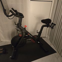 Peloton Cycle (Mint Condition)