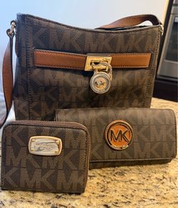 Michael Kors Purse & Wallets