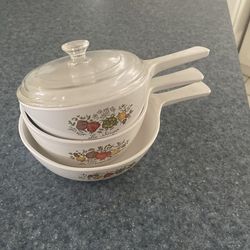 Three Pc Corning ware With 1 Lid 