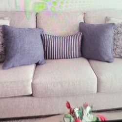 Sofa w/toss pillows