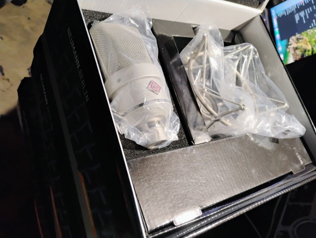 (Clone Version) Neumann TLM 103
Professional Condenser Studio Microphone