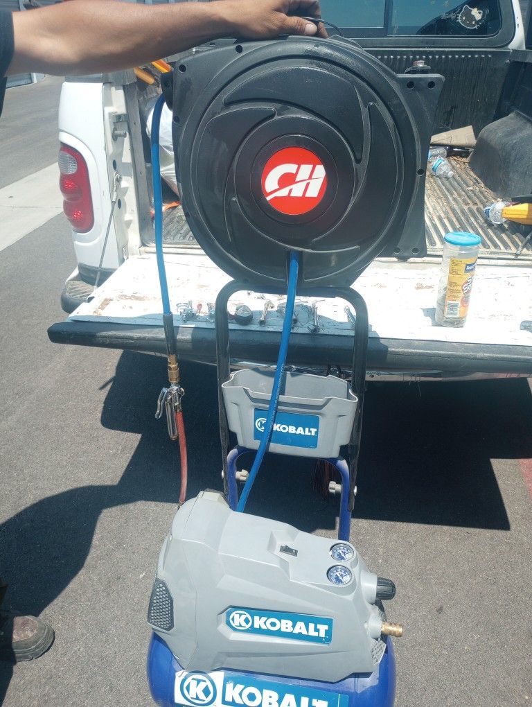 Cobalt 5.5 Gallon Air Compressor With Attachments