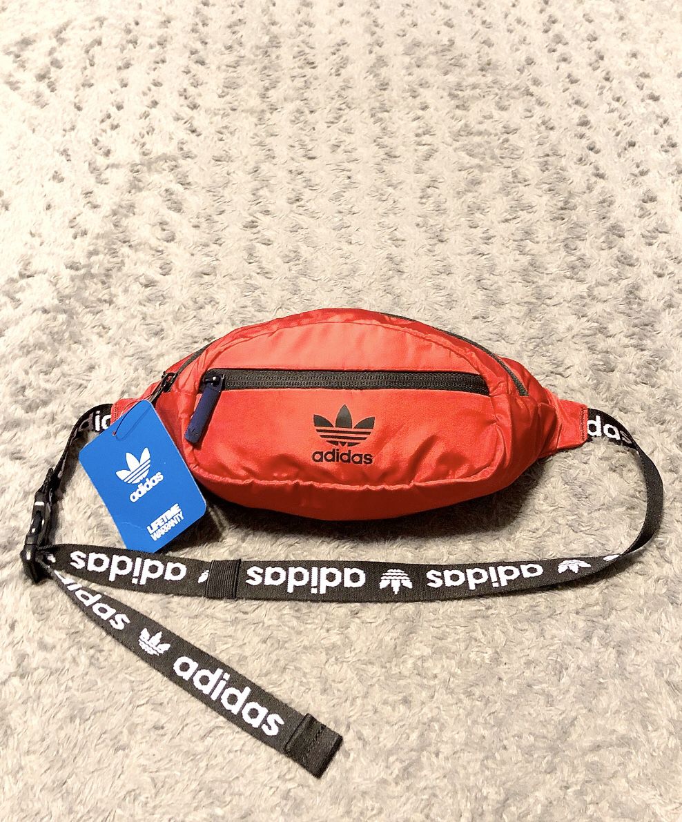 New! Adidas Originals fanny pack paid $25 Brand New never worn. Great for on the go!