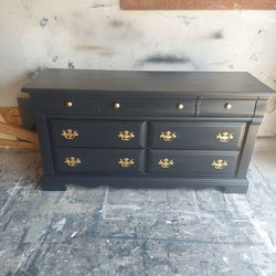 DRESSER