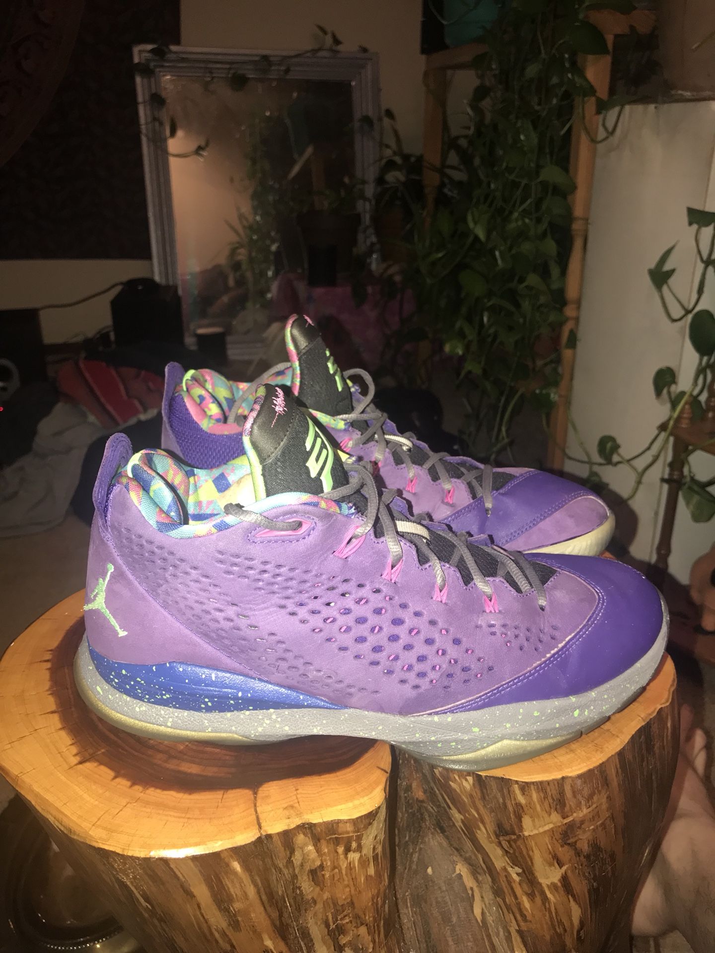 Cp3 7s Bel Air Colorway going for 250$ on sites online. They are a 9.5/10 Condition and super comfy. 65$ Obo