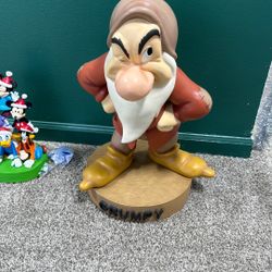Snow White Dwarfs Grumpy, Dashful, And dopey statues