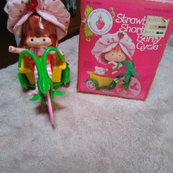 1982 Strawberry Shortcake berry cycle  (OR)   one rare1980's classic SSCake doll