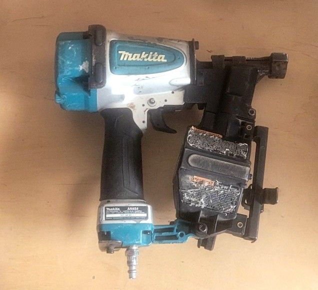 π¨ Makita AN454 1-3/4" Coil Roofing Nailer β Used, Great Condition