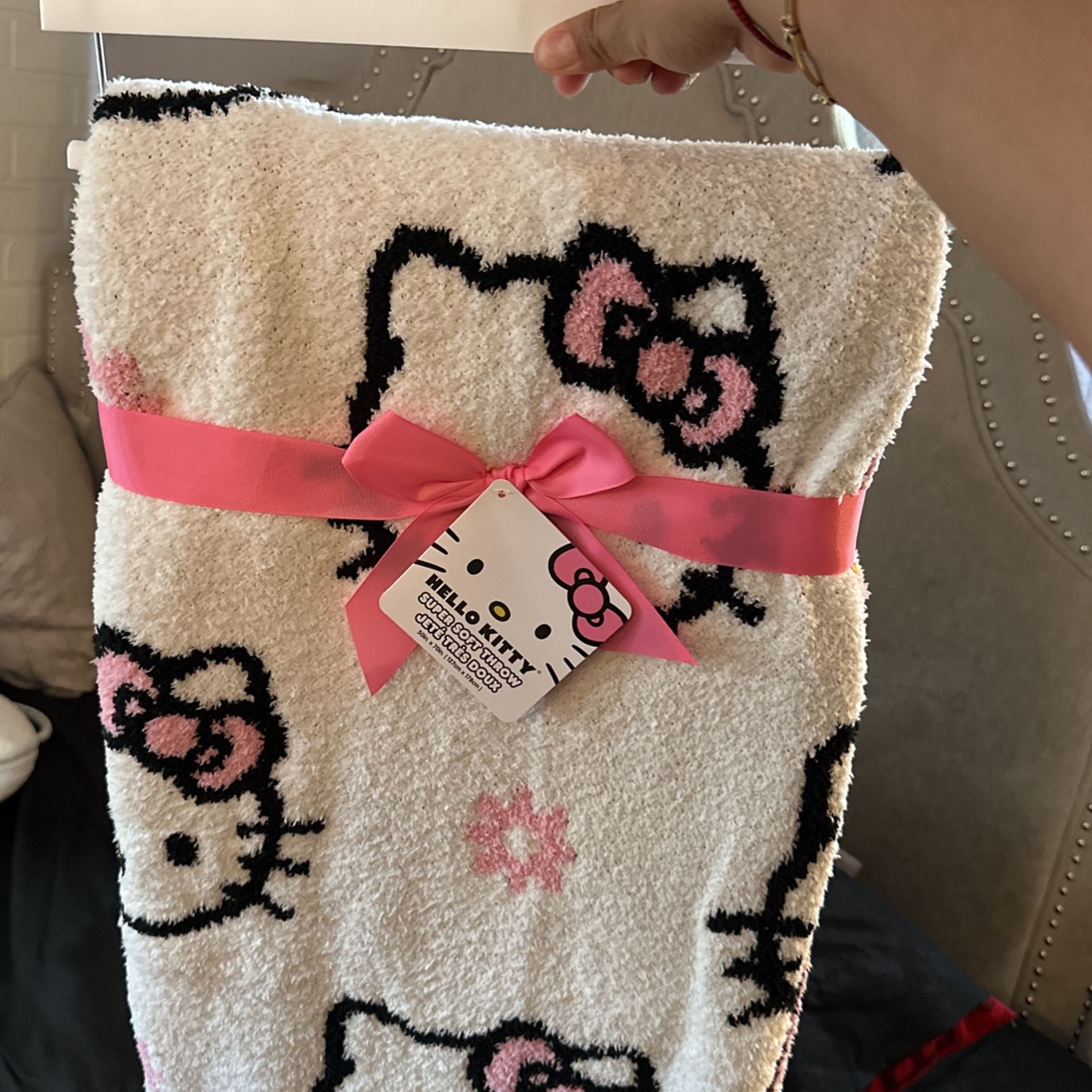 Hello Kitty Throw