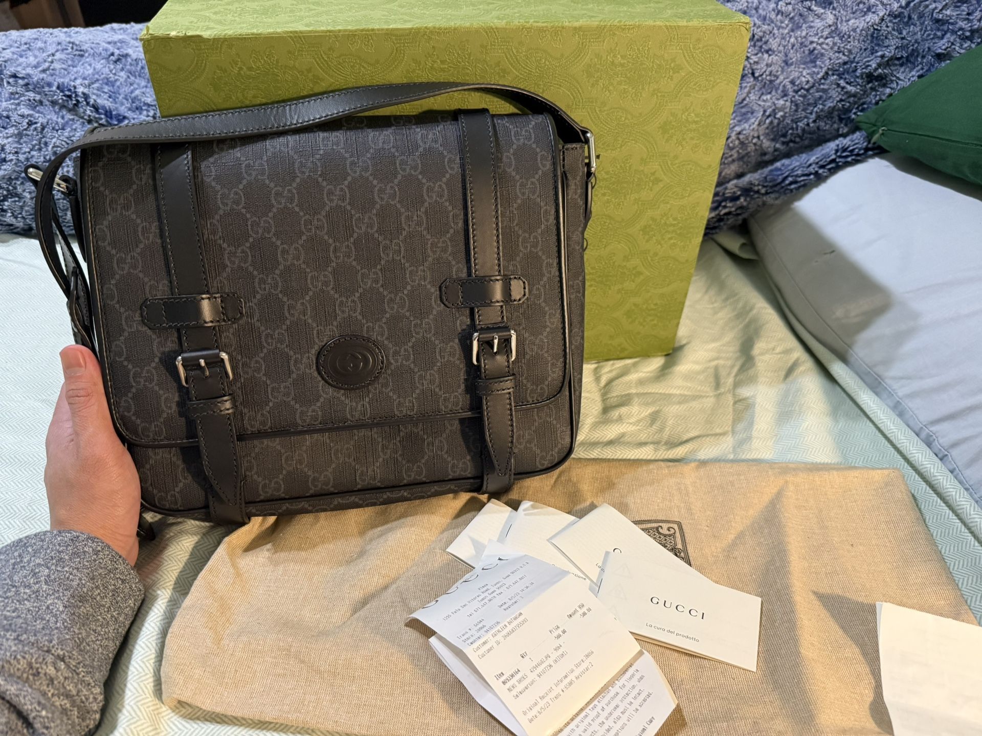 Gucci GG Supreme Messenger bag in canvas leather black 658542