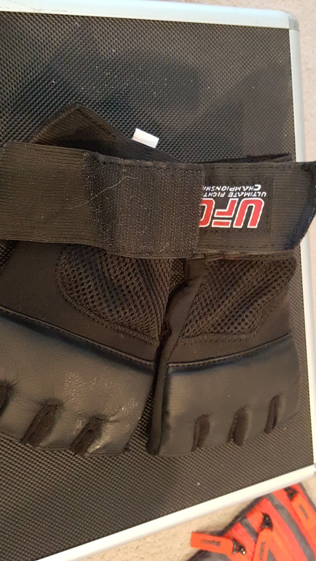 UFC Gel Training Gloves in S/M