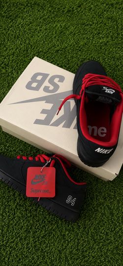 Supreme Dunks Black and Red