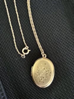 1/20 12 Kt GF Etched Locket Necklace Carl Art