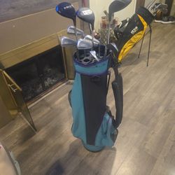 GOLF CLUBS WITH GOLF BAG (10 CLUBS)