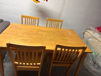 Dining Room Table & Chairs