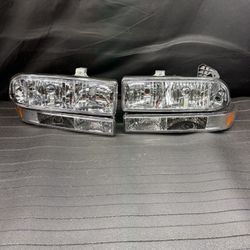 98 - 2004 Chevy / Blazer S10 Headlights chrome NEW