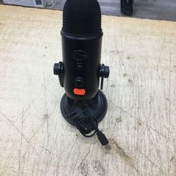 Logitech for Creators Blue Yeti USB Microphone for Gaming, Streaming, Podcasting, Twitch, YouTube, Discord, Recording for PC and Mac, 4 Polar Patterns