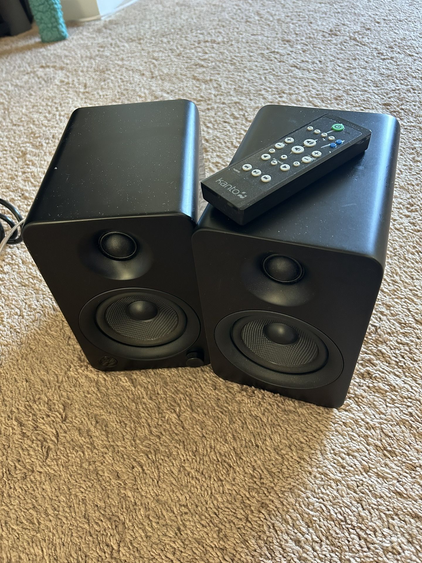 Kanto YU4 Speakers