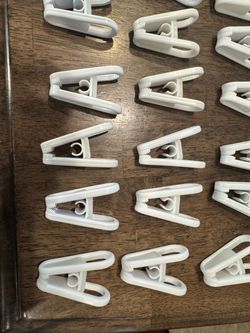 White plastic hanger clips - 114 pieces