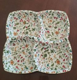 Vintage Melamine/ Hard Plastic Serving Dish- 4 Sections- Floral Pattern
