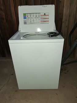 Kenmore Series 200 High-Efficiency Top-Load Washer – Triple Action Agitator