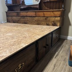 King bedroom set  REAL WOOD! Excellent