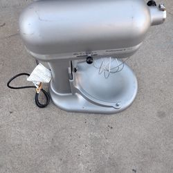 KitchenAid professional 5 plus 10 mixer heavy duty works good no offers no trades 75th Ave Indian School serious buyers only please