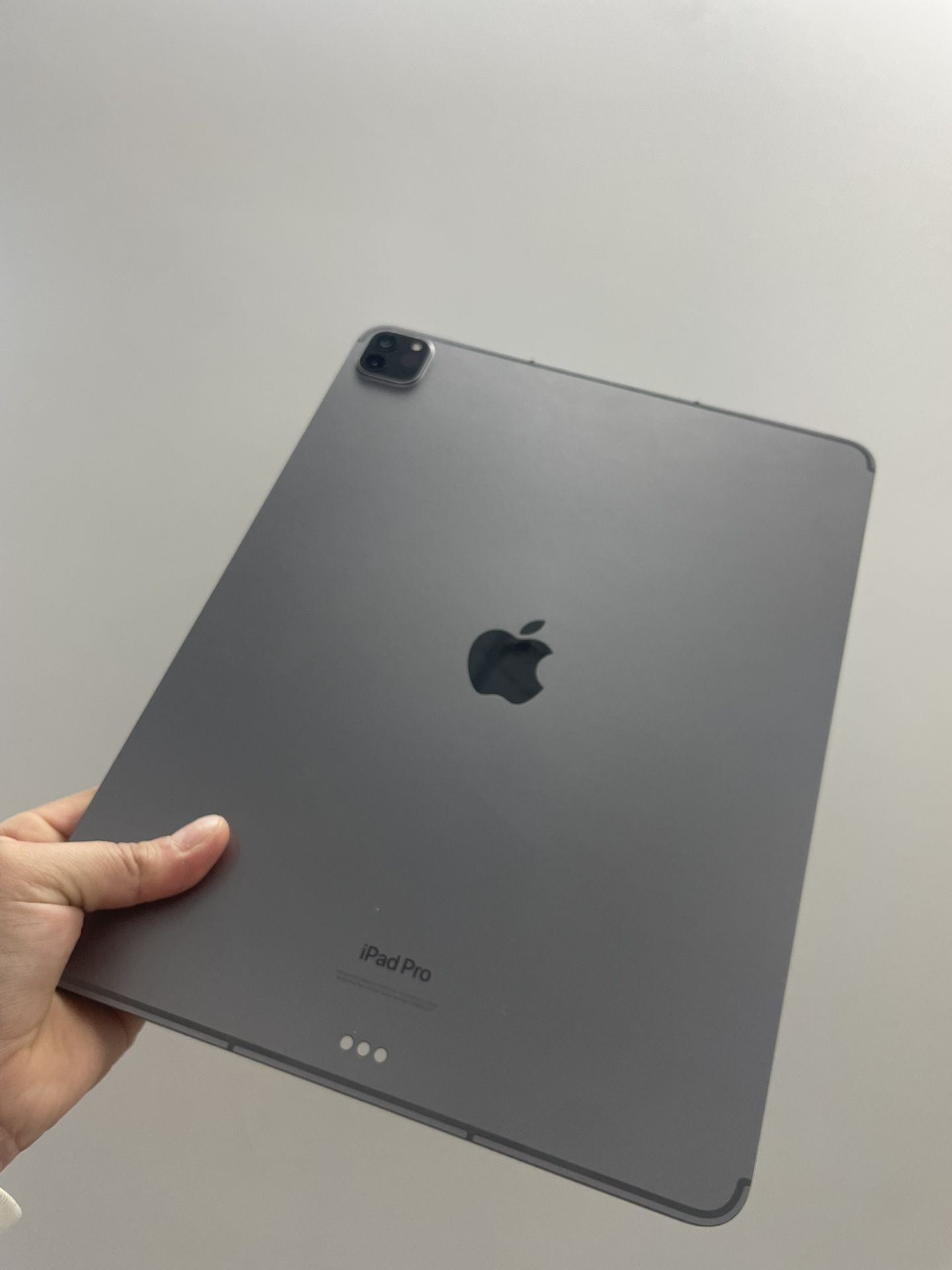 iPad Pro 12.9 Inch 6th Gen LTE