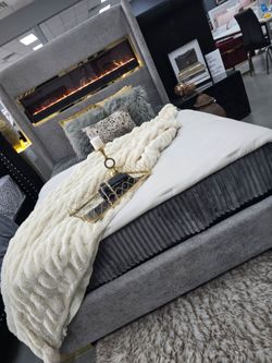 💥 Queen, King, Cal King Light Up Fireplace Bed Frames 💥 Furniture Sectionals Avail