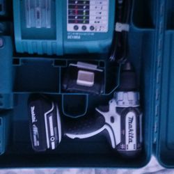 Makita 18v Drill With 2 Batteries Case And Charger