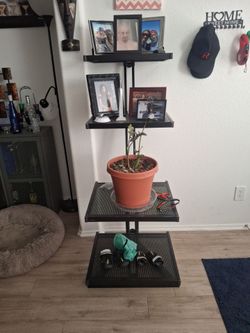 Black Metal 4-Tier Display Shelf