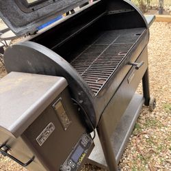 Cabelas grill/ Smoker $300